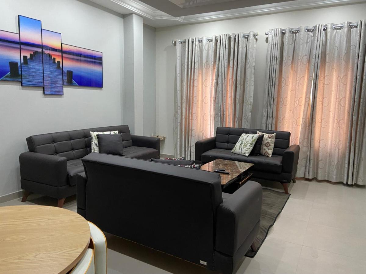 Queens View Apartment อักกรา ภายนอก รูปภาพ