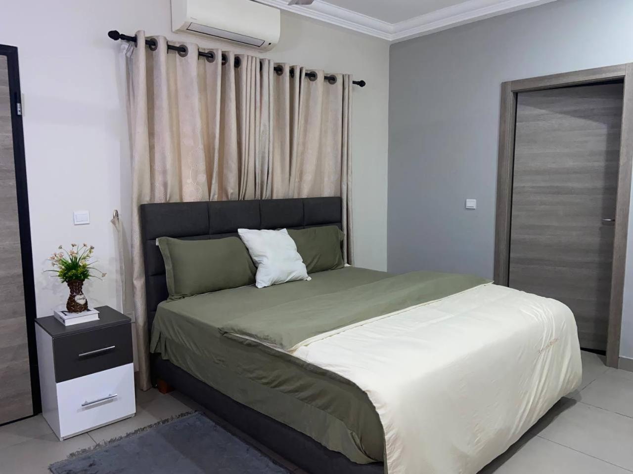 Queens View Apartment อักกรา ภายนอก รูปภาพ