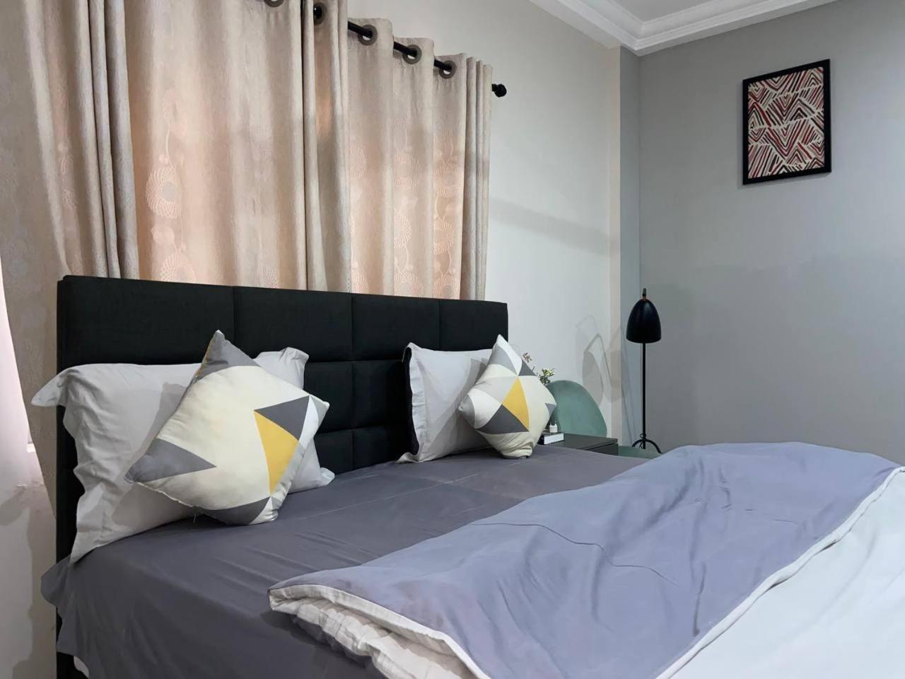 Queens View Apartment อักกรา ภายนอก รูปภาพ
