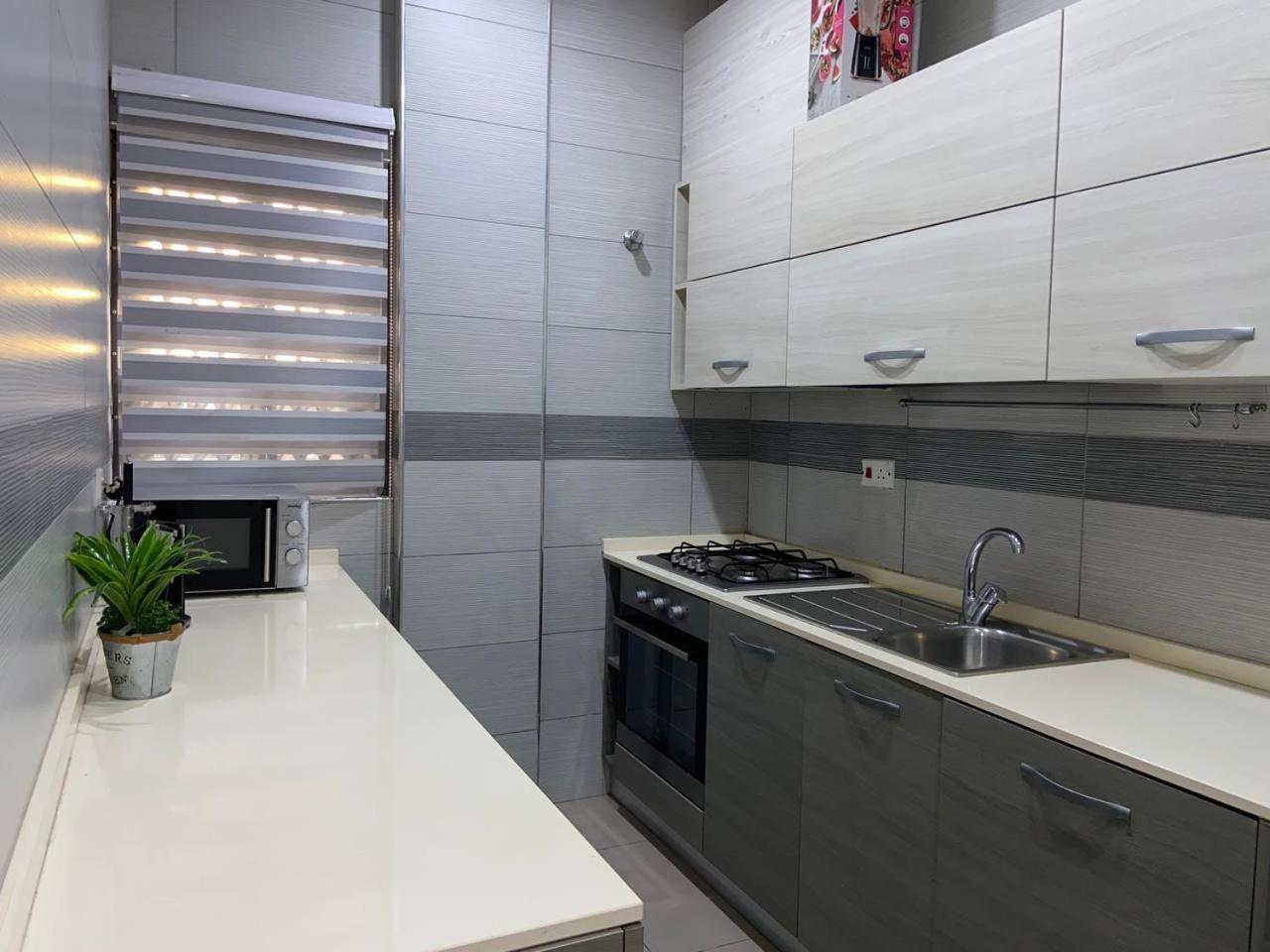 Queens View Apartment อักกรา ภายนอก รูปภาพ