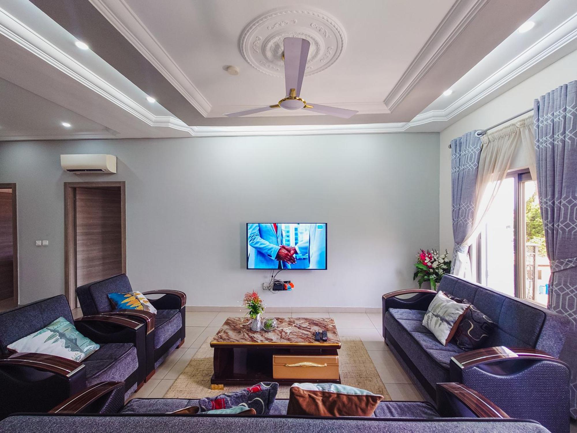 Queens View Apartment อักกรา ภายนอก รูปภาพ